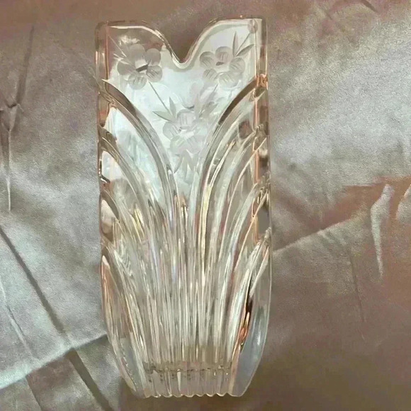 Art Deco 1980's Cut Glass
Crystal Square Shaped Etched Floral Flower  Vase - Picture 7 of 8